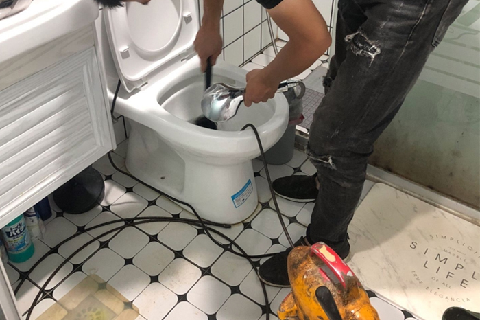 宾县马桶堵塞自己疏通还是找师傅？专业上门服务让你省时更省心